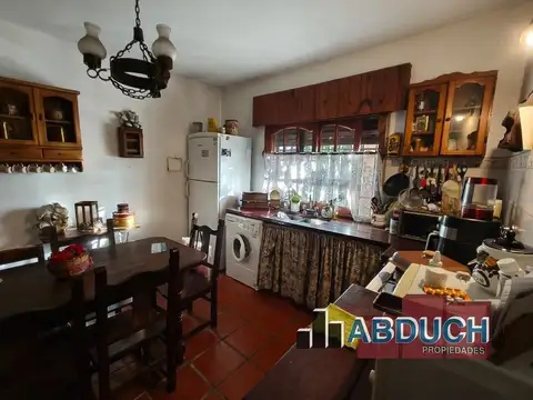 Casa 6 ambientes con 4 baños