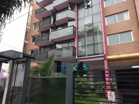 *MODERNO DEPTO. 2 AMB. CON AMPLIO BALCÓN AL CONTRAFRENTE Y VISTA PANORÁMICA  *LIVING COMEDOR, COCINA CON BARRA, TOILETTE Y DORMITORIO CON BAÑO EN SUITE *EDIFICIO CON SEGURIDAD 24 HS., PISCINA, SUM, PARRILLA Y GIMNASIO  *UBICA