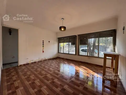 Depto. 3 Amb. en PB, al Frente con Patio