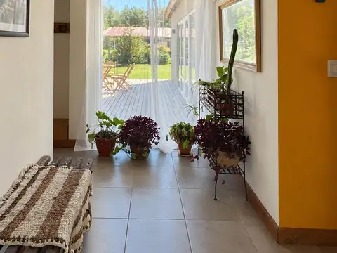 Casa 6 ambientes con 2 baños
