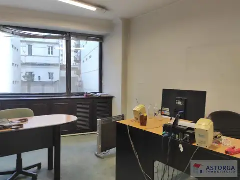 Excelente piso de oficinas en 4to piso super luminosa, de gran categoría