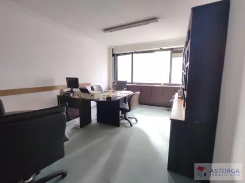 Oficina en Venta con 4 cocheras