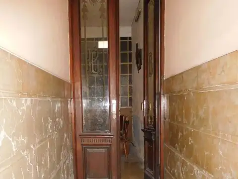 IMPORTANTE CASA CON PATIO Y TERRAZA