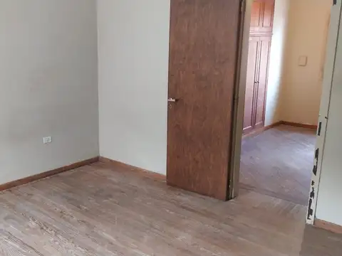 Casa 6 ambientes con 2 baños