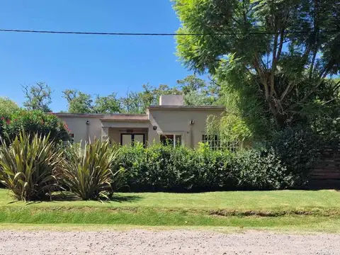 Casa 3 ambientes con 2 baños