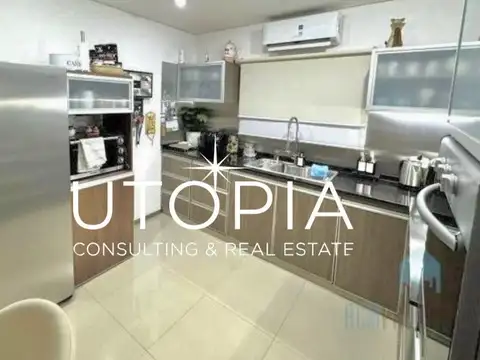 Casa en Alquiler con 5 cocheras