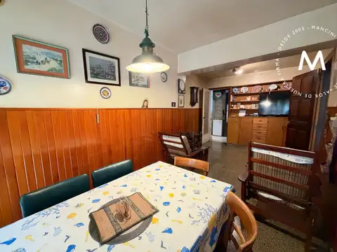 Casa en venta de 4 ambientes con cochera, patio y piscina - Villa Ballester