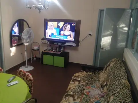 Ph tipo casa de 4 ambientes  En Venta Peramino al 400