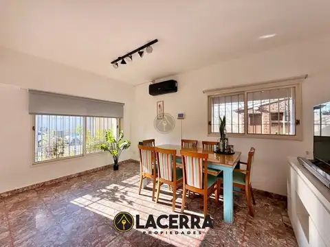 Casa 5 ambientes con 2 baños