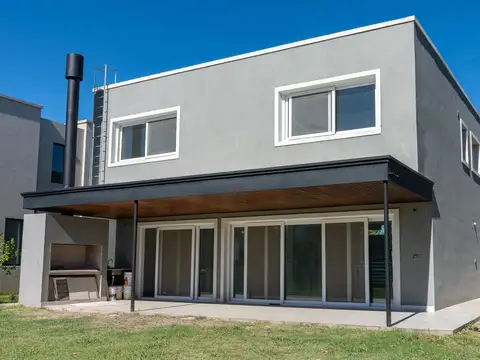 Casa en Venta, 5 Ambientes, en Barrio Araucarias, Puertos del Lago, Escobar, GBA Norte