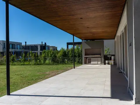 Casa en Venta, 5 Ambientes, en Barrio Araucarias, Puertos del Lago, Escobar, GBA Norte