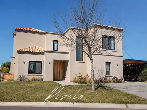 Ayres Plaza - Exclusiva Casa de diseño sobre lote central