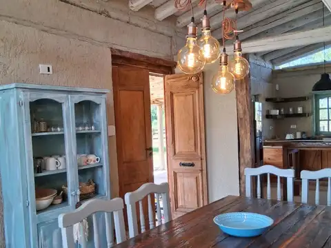 Casa 4 ambientes con 2 baños