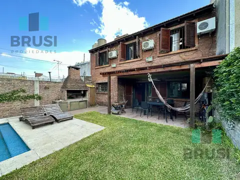 Casa en Venta con 2 cocheras