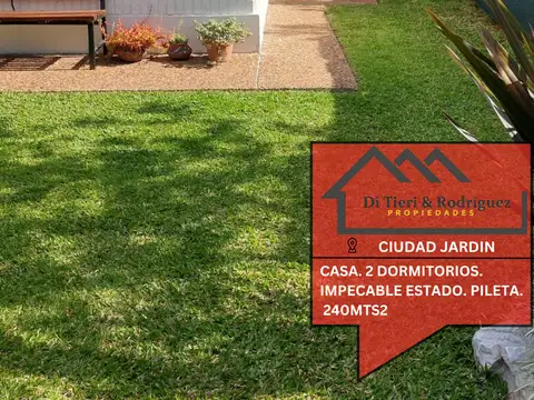 Impecable casa 3 ambientes sobre la calle Coli