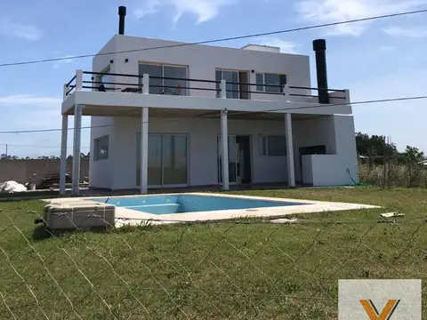 Casa en venta - 2 Dormitorios 2 Baños - Cochera - 375Mts2 - Playa Los Lobos, General Pueyrredón
