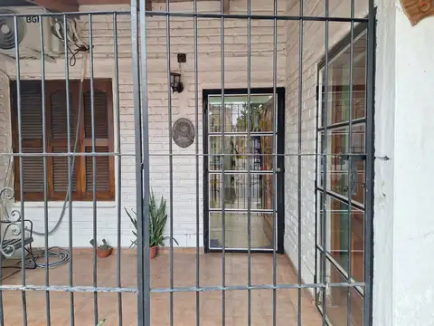 Casa mas departamento, Zona Centro Civico. Capital