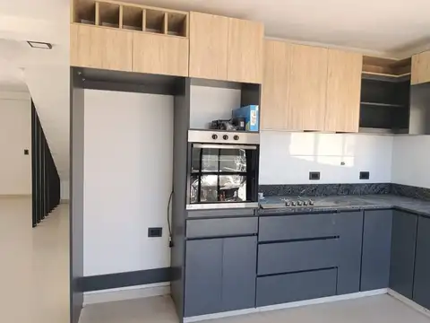 Casa 4 ambientes con 3 baños
