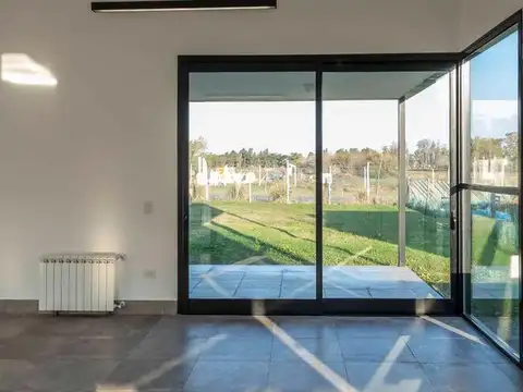 Casa en Alquiler en Pilar del Este - Santa Elena, USD 1.000