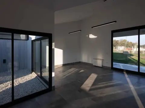 Casa 4 ambientes con 3 baños