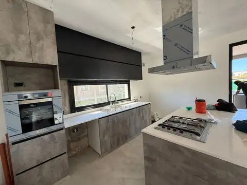 Casa 5 ambientes con 3 baños