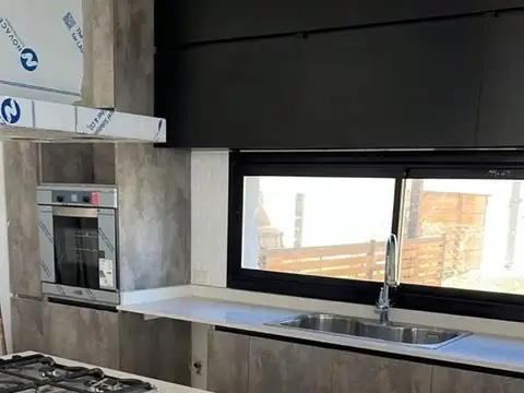 Casa en Alquiler con 2 cocheras