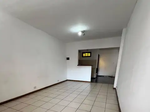 Depto Tipo Casa en Alquiler en Lanus Este, $ 550.000