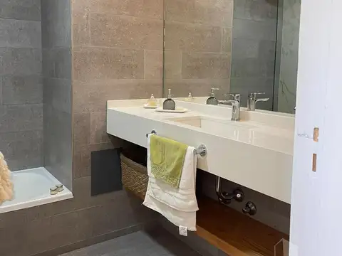 Departamento en Alquiler con 1 cochera