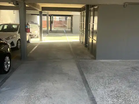 Cochera en venta - zona munro - a 2 cuadras del centro comercial.