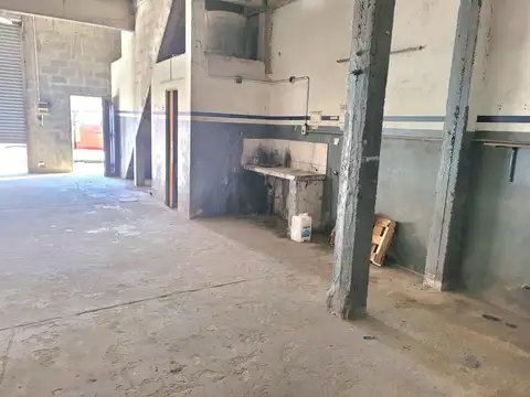 Buen galpón comercial sobre Camino Rivadavia, Ensenada