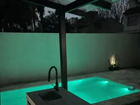 Casa de 5 ambientes con pileta y parrilla