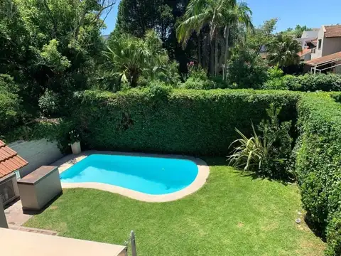Casa de 5 ambientes con pileta y parrilla