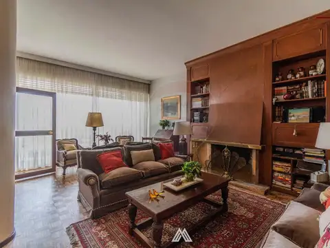 Venta apartamento Pocitos 5 dormitorios/ Garaje