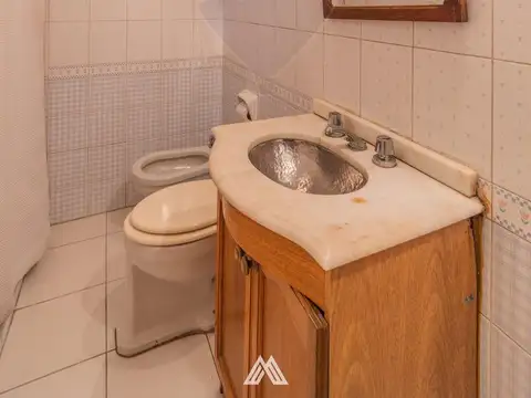 Departamento 9 ambientes con 4 baños