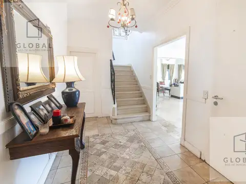 Casa 10 ambientes con 5 baños