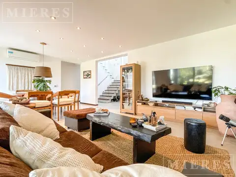 Casa en Venta con 8 cocheras