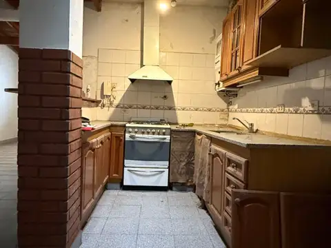 Casa 4 ambientes con 2 baños