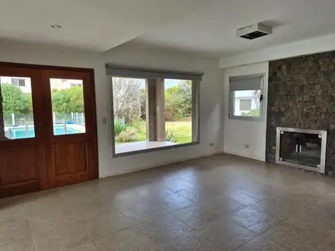 CASA EN EL GOLF CHASCOMUS