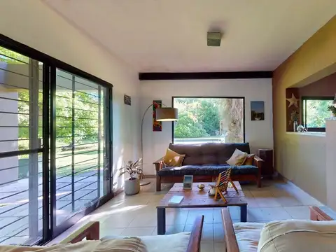 Casa 7 ambientes con 2 baños