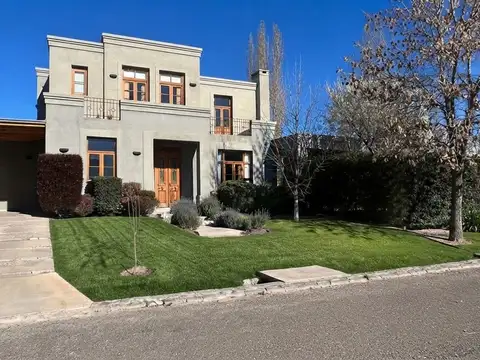 VENTA CASA CHACRAS DE CORIA 4 DORMITORIOS PRIVADO