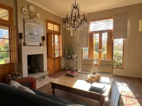 Casa 8 ambientes con 3 baños
