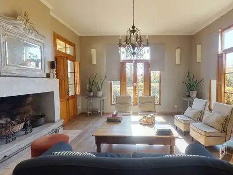 Casa en Venta con 2 cocheras