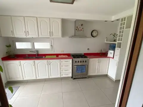 Casa en Venta con 3 cocheras