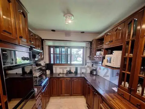 Casa 5 ambientes con 3 baños