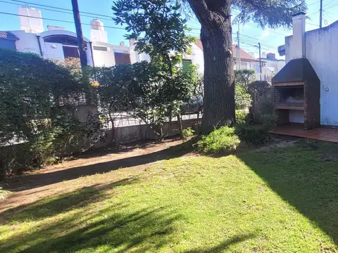 Venta casa 4 ambientes con jardin, Haedo