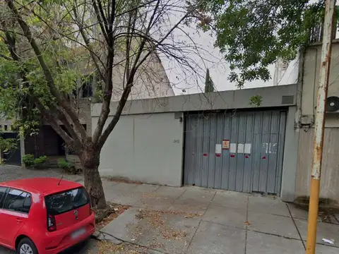 Excelente terreno en forma de L con gran desarrollo al contrafrente 