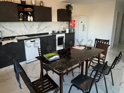 Venta Casa 4 dormitorios en Canton Puerto con espejo de agua.