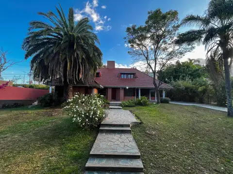 Casa en Venta con 2 cocheras