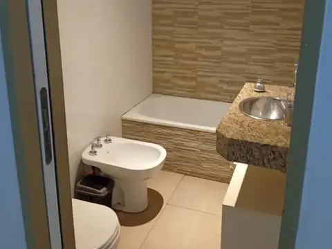 Depto Monoambiente amplio con patio y división