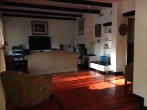 Casa 7 ambientes con 5 baños